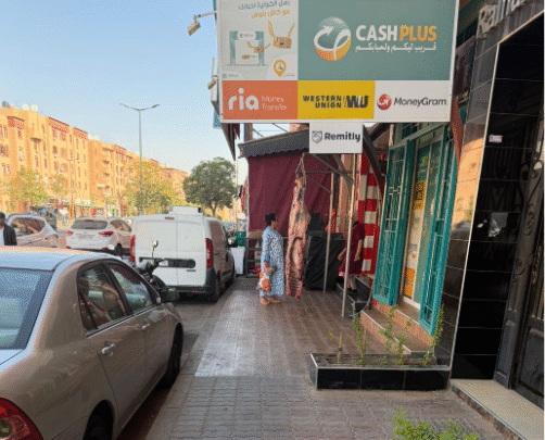 استغلال الأرصفة والممرات العمومية بحي النجد بمراكش يثير استياء الساكنة