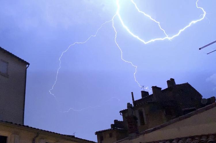 Un épisode orageux intense a touché Montpellier cette nuit.