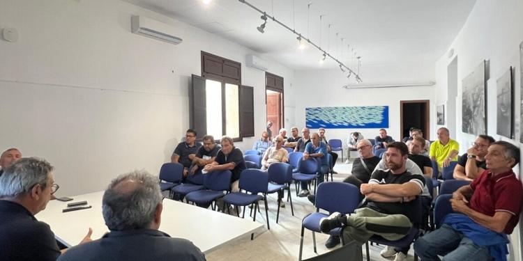 Protesta dei pescatori a Trapani: «Gasolio a 70 centesimi o rischiamo di fermarci tutti»