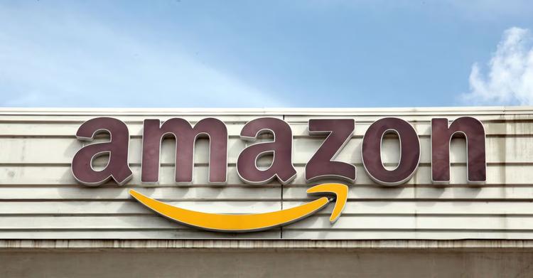 Amazon distrugge libri antichi per alimentare i suoi modelli AI