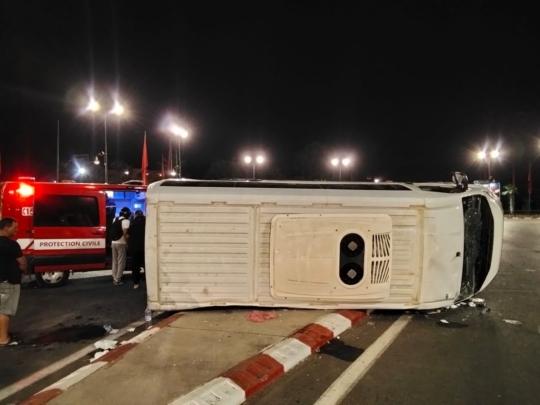 كانوا في طريقهم لركوب المنطاد.. إصابة سياح أجانب في حادثة انقلاب سيارة بمراكش + صور