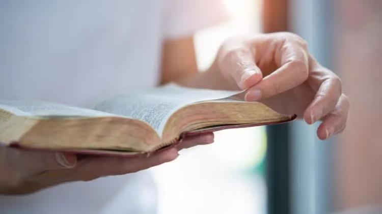 Eleições 2026: 404 candidatos usam títulos religiosos em nome de urna