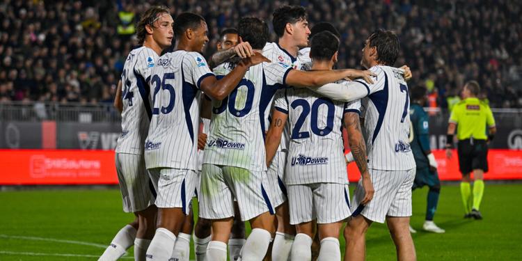 L’Inter vince senza brillare: 2-0 a Venezia con due autoreti e vetta con la Lazio