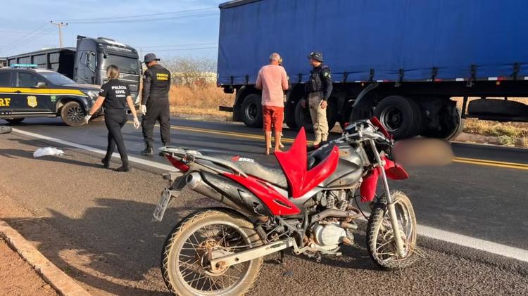 Motociclista morre após colisão com carro na BR-316, em Picos