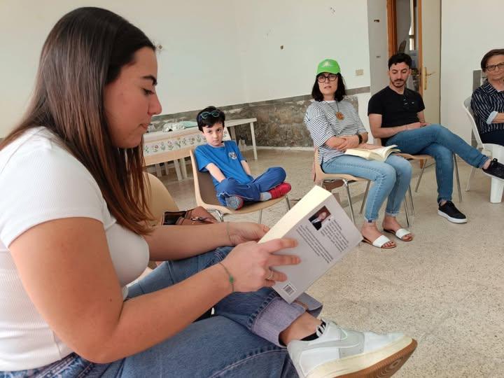 📌In un borgo antico e laborioso, Salina', custode di memorie e tradizioni portiamo il nostro Maggio dei libri con un au...