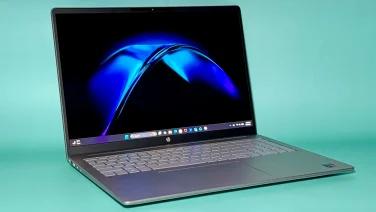 the hp omnibook 3 16 against an aqua background