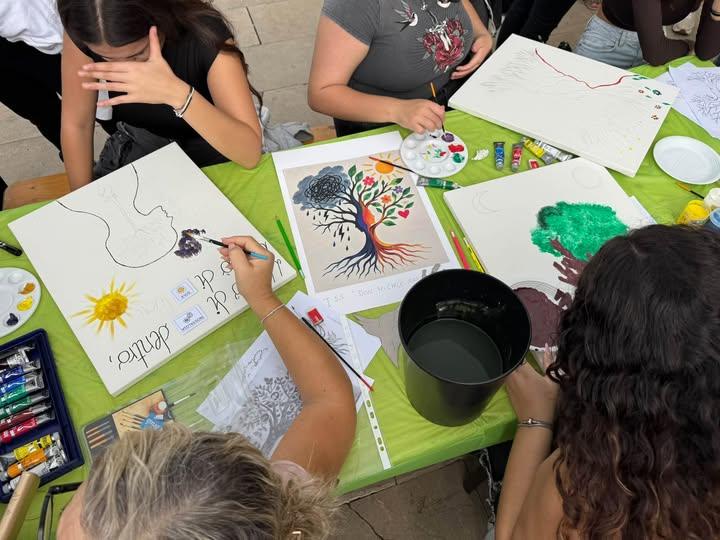 GIORNATA  DELLA SALUTE MENTALE Istituzioni, associazioni e tanti studenti  in piazza Scandaliato ... con "l'arte come es...