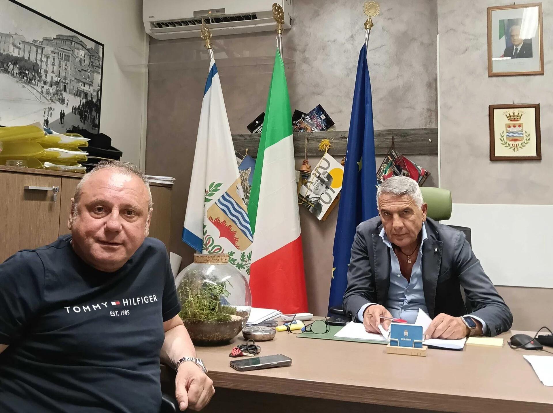 Tensione al Comune di Eboli: aggredito Damiano Bruno, funzionario dei Servizi Demografici. Scatta la denuncia