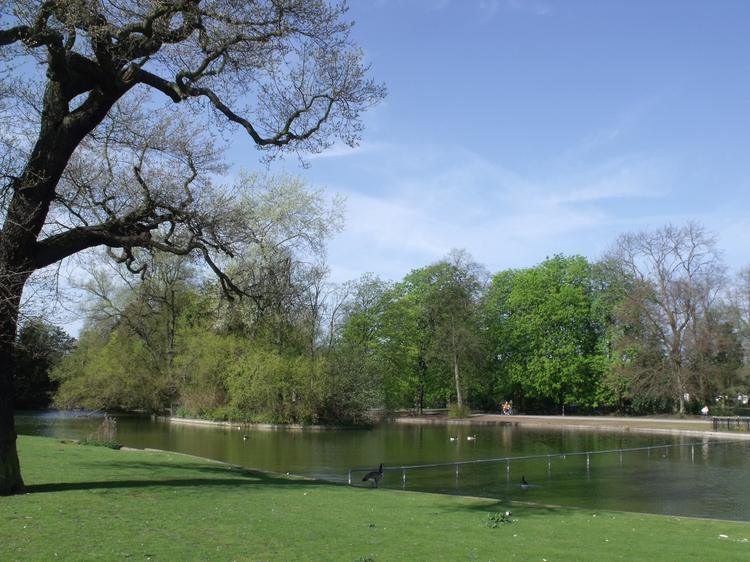 A stop at Cannon Hill Park along the Bournville and Rea Valley Cycle route
