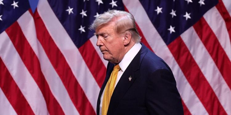 Trump: "Se l'Iran mi uccide ho lasciato detto di distruggerli". Per Israele c'è un piano per assassinarlo