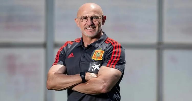 Director técnico de España habla de su relación con Dios: «Oro todos los días»