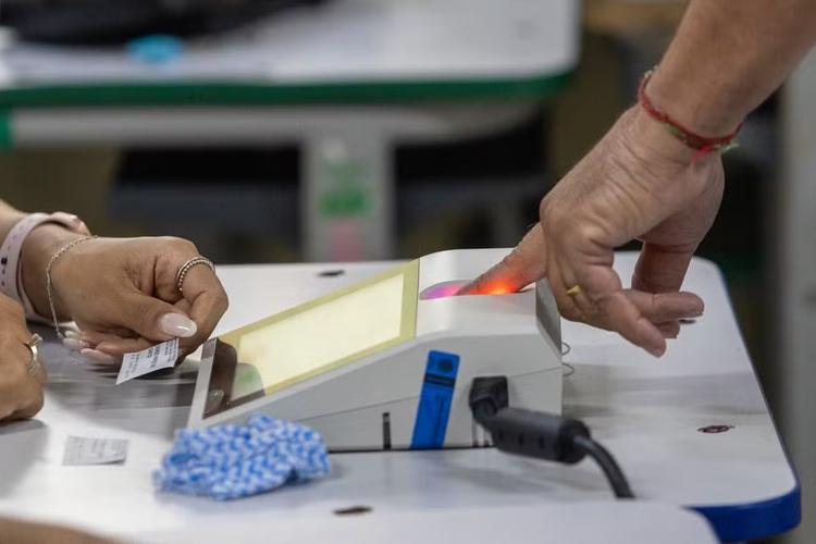 Eleições 2026: filas extensas, chuva e problemas de acessibilidade marcam 1º turno na região de Campinas