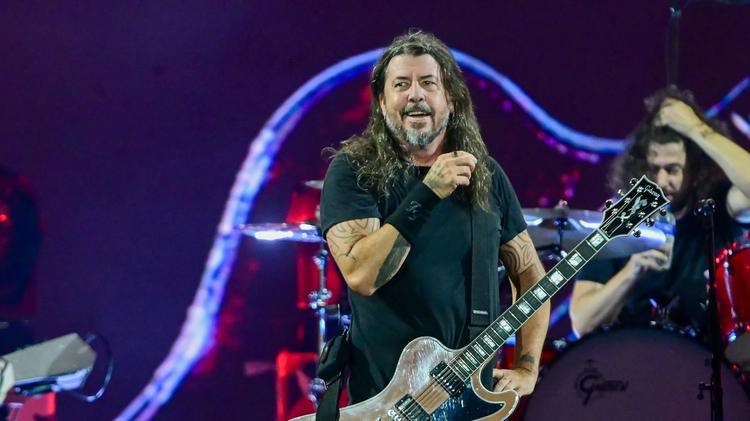 Por que cantar mascando chiclete? A ciência por trás do hábito de Dave Grohl, Pavarotti e Lennon