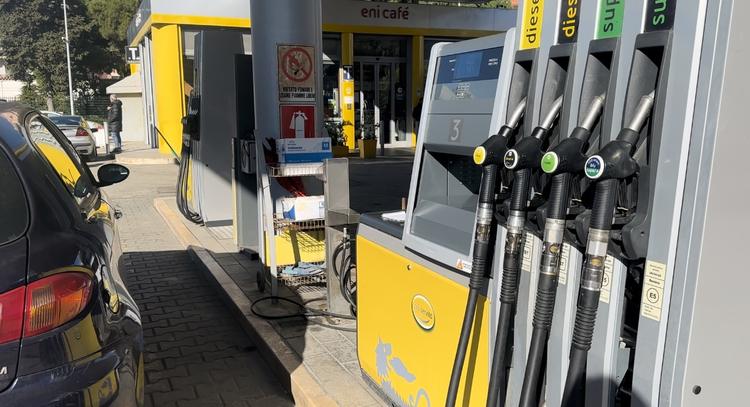 Orta Nova, benzinaio abusivo vicino a una supermercato: gasolio a 1,50 euro