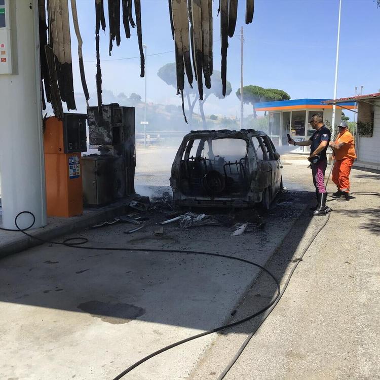 Corpi carbonizzati in auto, fermati due cittadini stranieri