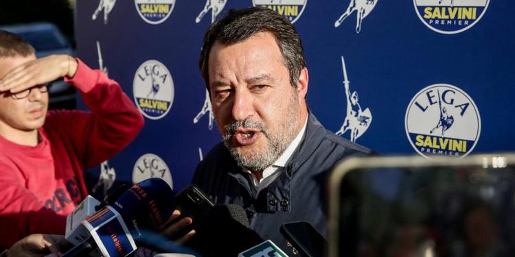 Salvini si dimette da segretario della Lega, passo necessario per ricandidarsi