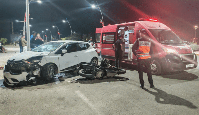 حادثة سير خطيرة بين دراجة نارية وسيارة خفيفة بضواحي ابن جرير