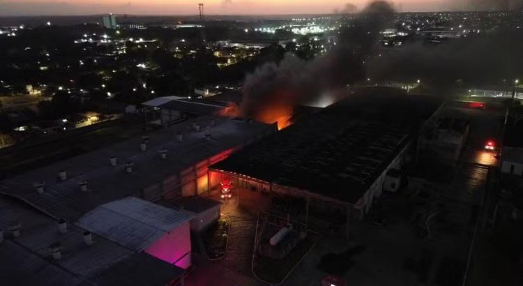 Incêndio em fábrica de pães em João Pessoa levou três horas para ser controlado, diz Corpo de Bombeiros