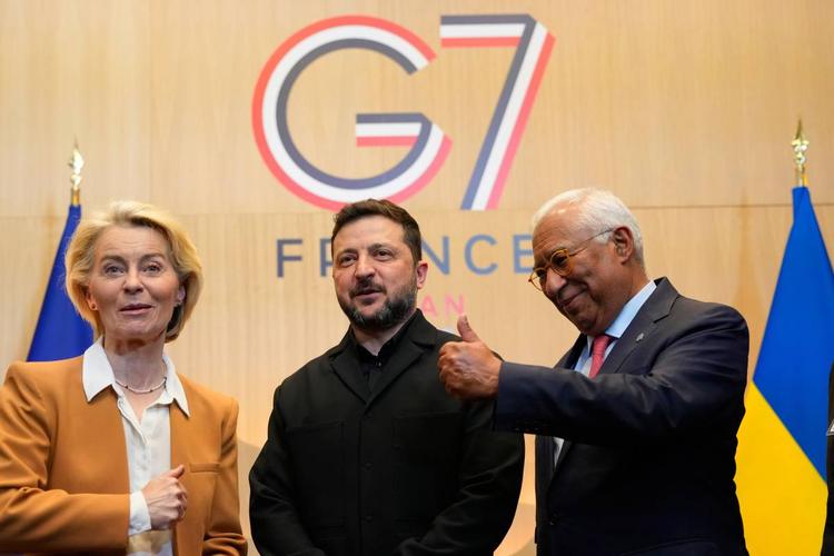 Leader uniti: "Mosca deve trattare". La fregata russa spara nella Manica