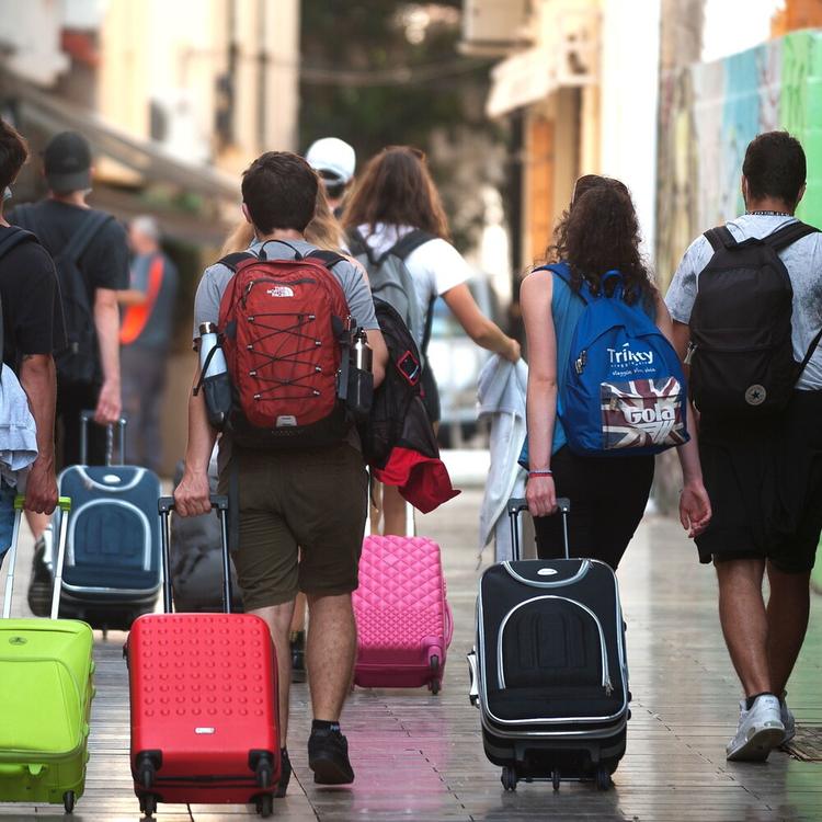 Vacanze, sempre più italiani le organizzano con l'IA