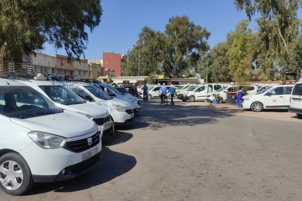 مواطنون يشتكون من “تجار الأزمات” وينتقدون غياب الحزم في محطات النقل الطرقي