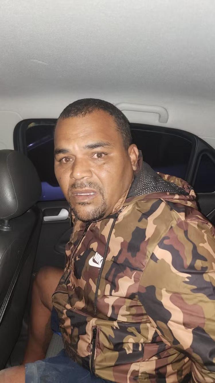 Polícia prende ‘Cascão’, apontado como responsável pelo abastecimento de drogas e armas do Comando Vermelho em Niterói