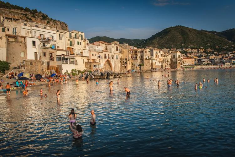 Settembre è arrivato, ma a Cefalù l’estate continua. ☀️🌊 #visitcefalu
