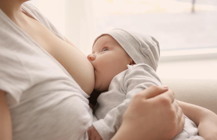 Desmame precoce pode aumentar risco de obesidade e doenças crônicas, indicam estudos