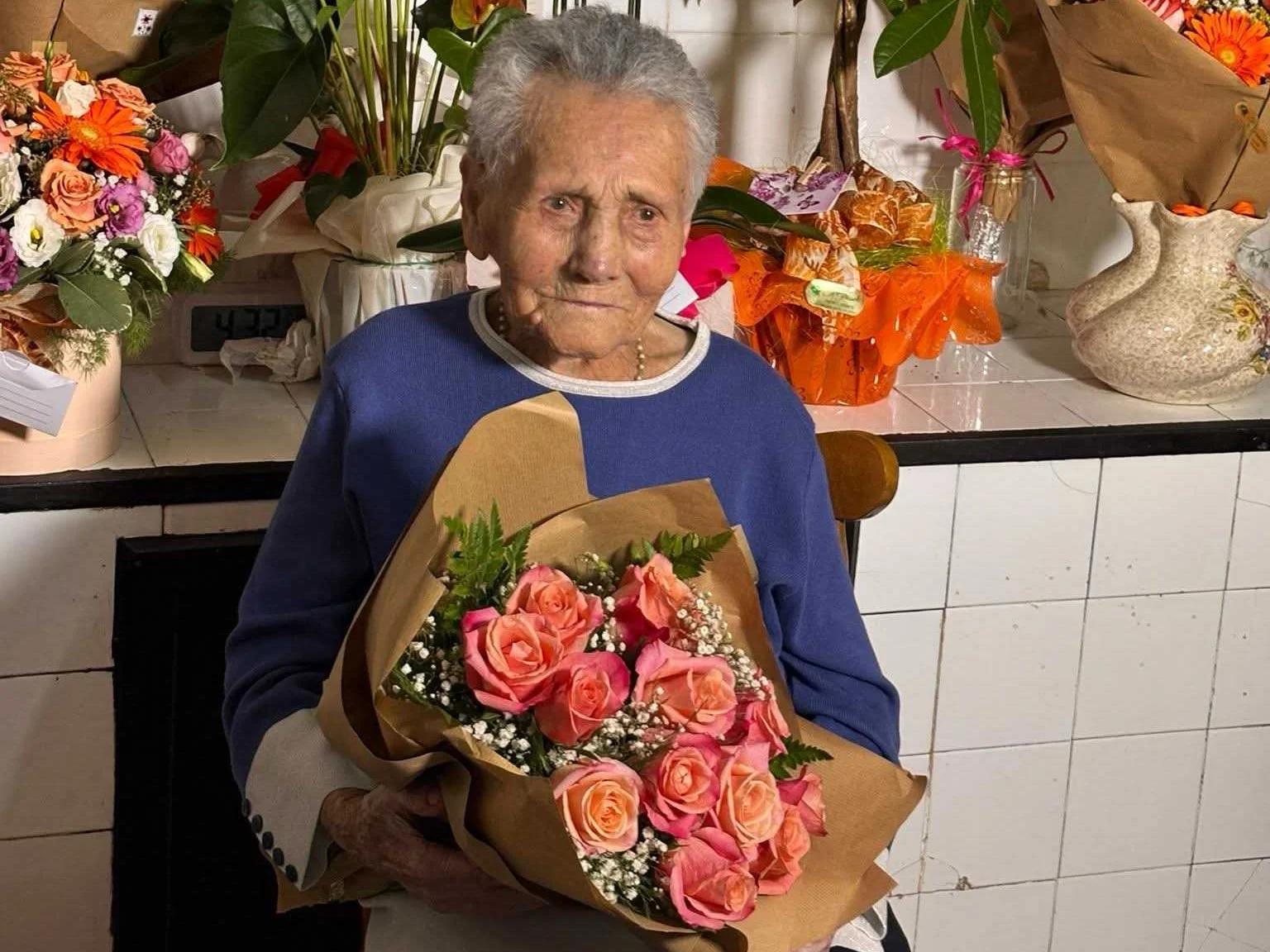 Sanza in festa per i 100 anni di nonna Assunta: un secolo di storia