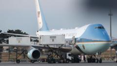 Trump se escondió en un contenedor de comida para cambiar de avión en secreto por una amenaza de Irán