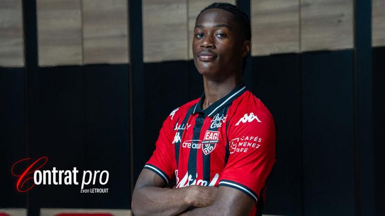 Evan Letrouit paraphe son premier contrat professionnel