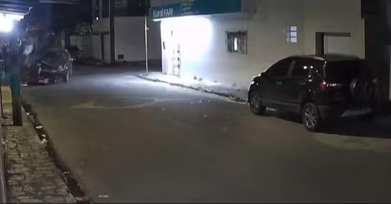 Motociclista fica ferido após carro invadir via preferencial, na Grande João Pessoa; VÍDEO