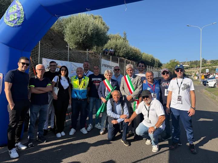 🏁 Istituzioni, organizzazione e territorio insieme per la Scordia–Militello. Presenti alla manifestazione: il Sindaco d...