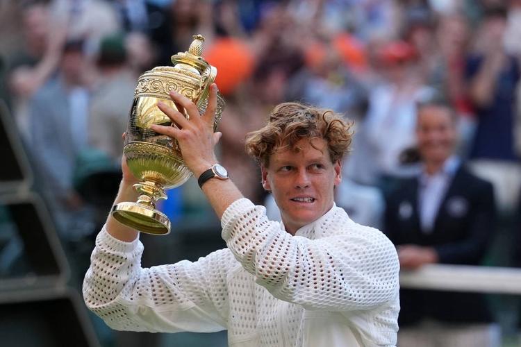 Wimbledon, Sinner di nuovo re. Zverev sconfitto in 4 set dopo una finale tiratissima