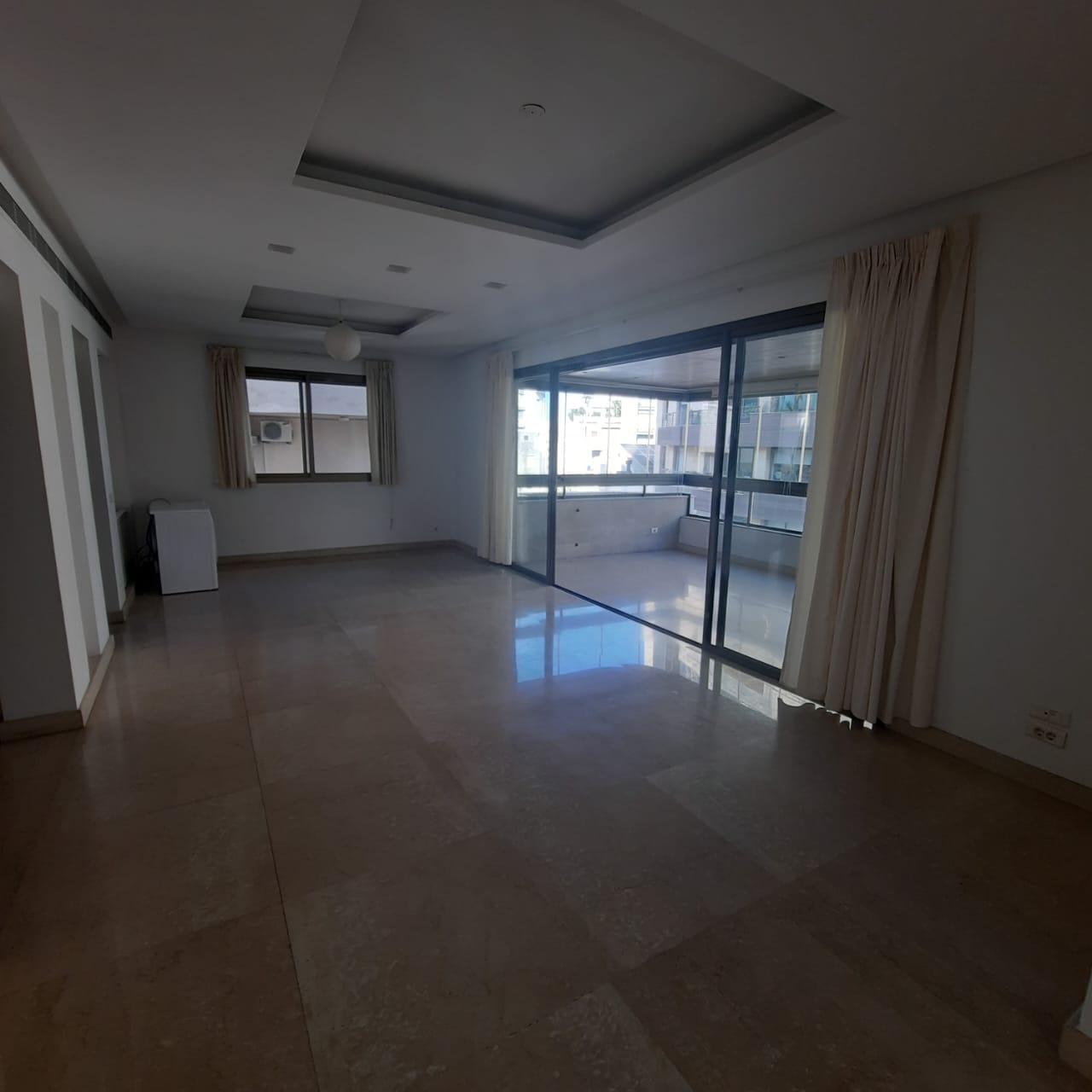 For Sale: Apartment in Achrafieh