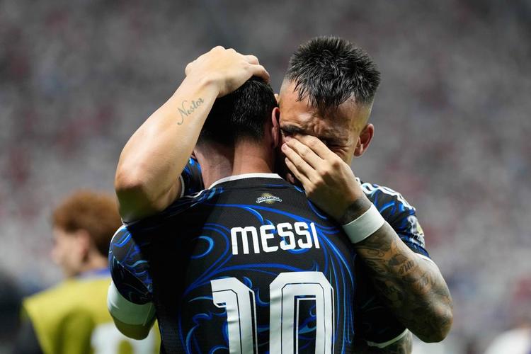Il toro danza sui leoni