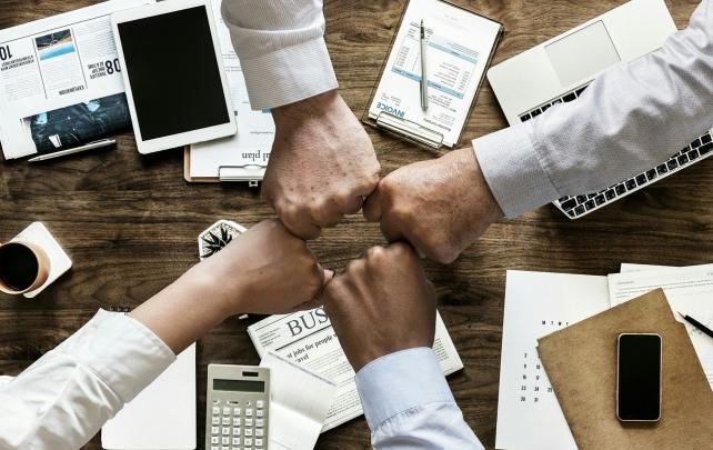 بعد انتخاب رئيس جديد.. مطالب بمقاربة جديدة داخل “الباطرونا” لدعم المقاولات الصغرى