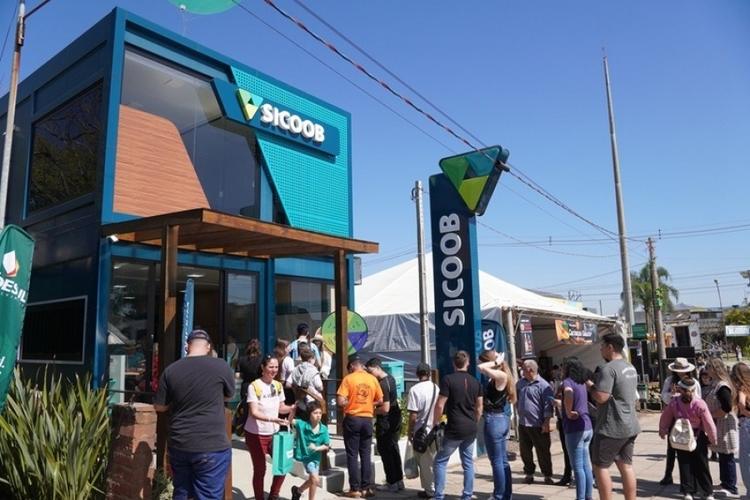 Sicoob projeta R$ 1 bilhão em negócios prospectados na 49ª Expointer