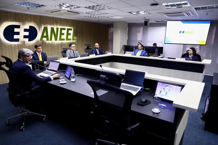 Conta de luz deve ter alívio em agosto com R$767,2 mi de "bônus de Itaipu"; veja quem recebe