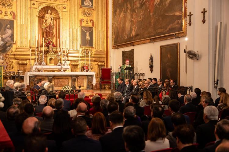 Concesión de la medalla de oro de la Agrupación de Cofradías de Semana Santa a D. Pablo Atencia Robledo, anterior presidente de la Agrupación (Iglesia de San Julián-Málaga)