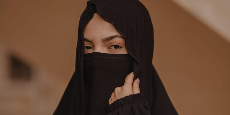 Decreto scuola, i dubbi di costituzionalità sul divieto di burqa e niqab