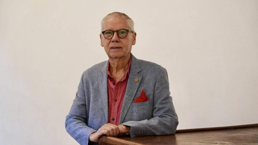 Carlos Pérez Ariza: "Como los espías, los periodistas  se pasean por la mentira"