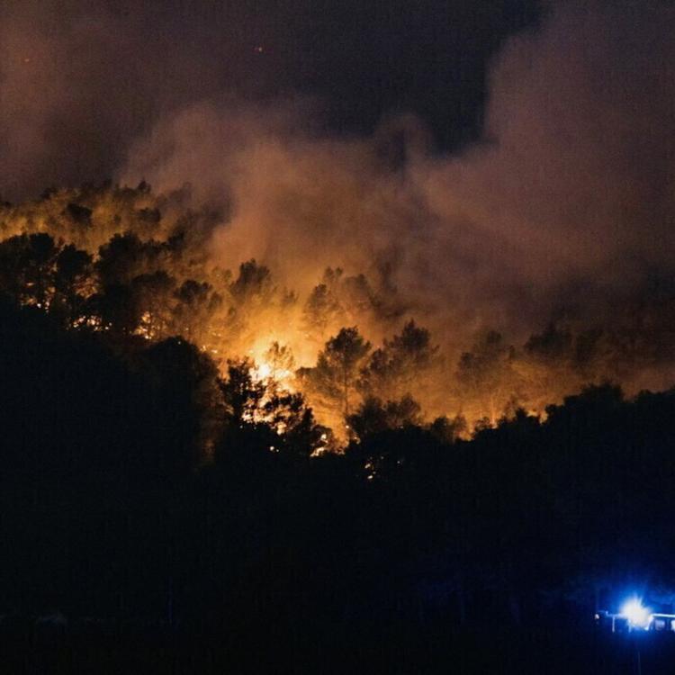 Incendio in Costiera Amalfitana, allarme tra Cetara e Vietri sul mare