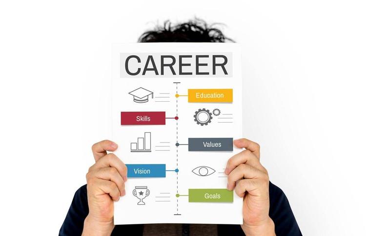 Curricula sempre più redatti con intelligenza artificiale, boom di strafalcioni