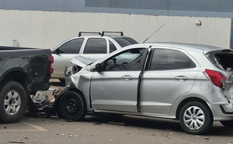 Mulher sofre mal súbito e provoca engavetamento entre seis carros em Boa Vista