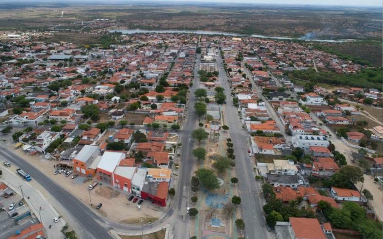 Homem é denunciado por suspeita de ato obsceno em frente a crianças em ponto de ônibus no interior da Bahia