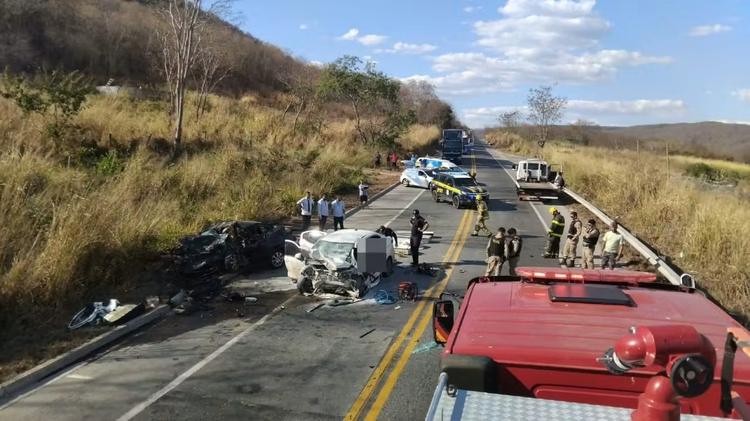 Polícia Civil investiga acidente que deixou sete mortos e uma pessoa gravemente ferida em MG
