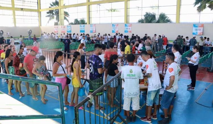 Troca de alimentos por pulseiras da Festa dos Visitantes de Parintins começa nesta terça-feira (23)