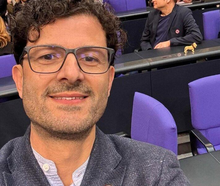 Dalla Calabria ai vertici della Germania: Luigi Pantisano entra nella storia, è il primo italo-tedesco a guidare un partito