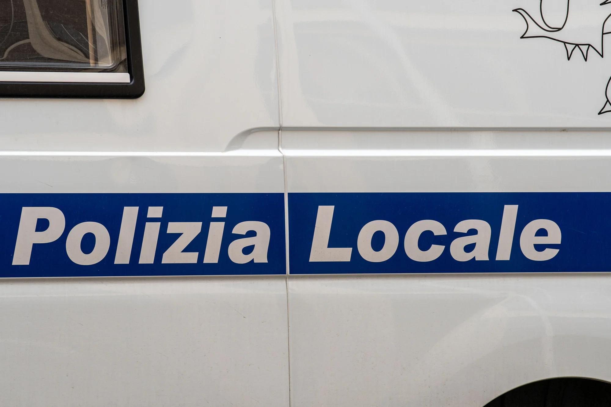 Battipaglia, controlli della Polizia Municipale: blitz su affitti e case